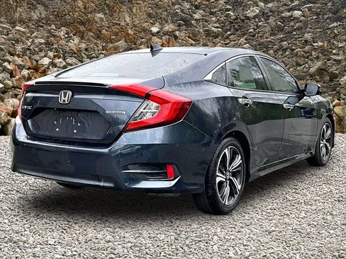 Used 2018 Honda Civic Touring image 2