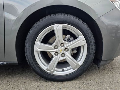 Used 2017 Chevrolet Volt LT w/ Comfort Package image 13