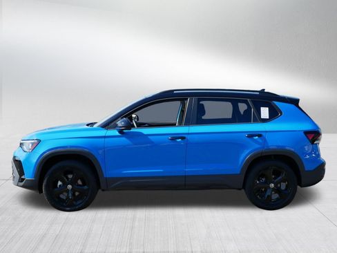 Certified 2025 Volkswagen Taos SE AWD/4WD image 4