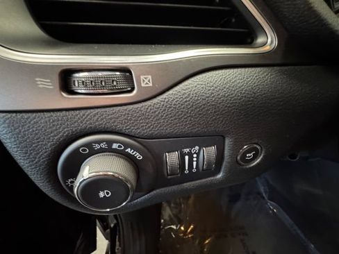 Used 2022 Jeep Cherokee Latitude Lux AWD/4WD image 22