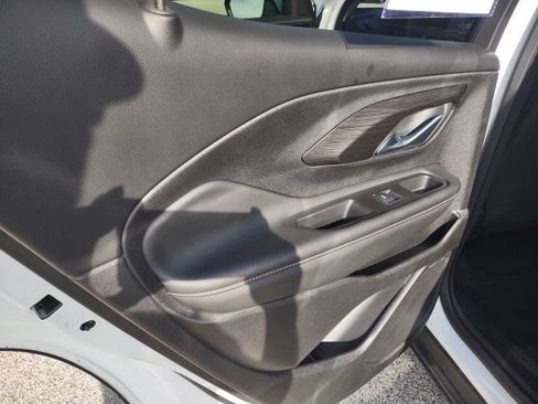 Used 2024 GMC Terrain SLE FWD image 16