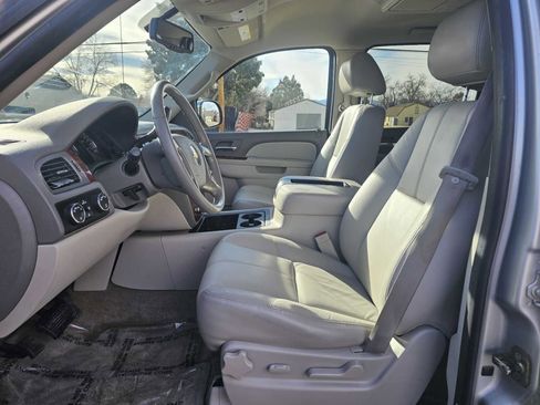 Used 2011 Chevrolet Avalanche LT w/ Regional Value Package image 9