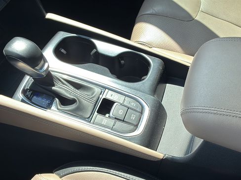 Used 2020 Hyundai Santa Fe SEL w/ Convenience + Premium Package FWD image 24