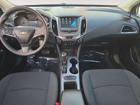 Used 2017 Chevrolet Cruze LT image 10