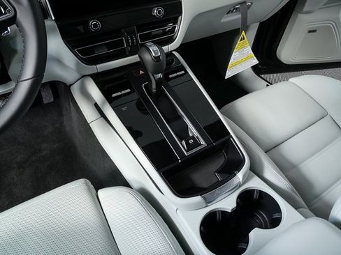 New 2026 Porsche Macan GTS image 16