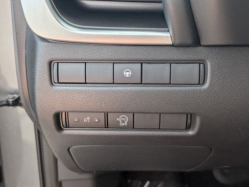 Used 2023 Nissan Rogue SV image 21