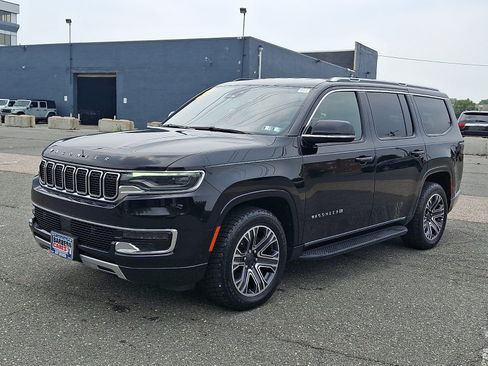 Used 2024 Jeep Wagoneer Series II w/ Flexible Seating Group AWD/4WD image 3