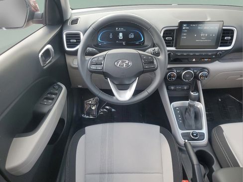 Used 2025 Hyundai Venue SEL FWD image 14