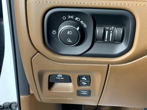 Used 2021 RAM 1500 Limited AWD/4WD image 16