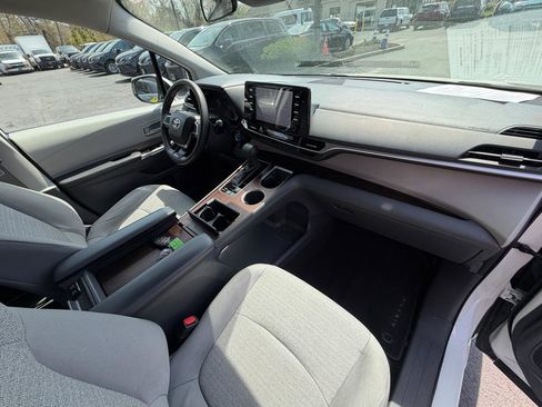 Used 2021 Toyota Sienna LE FWD image 39