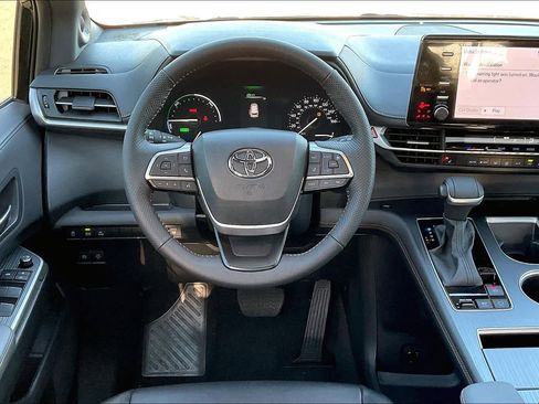 Used 2024 Toyota Sienna XLE Woodland Edition image 6