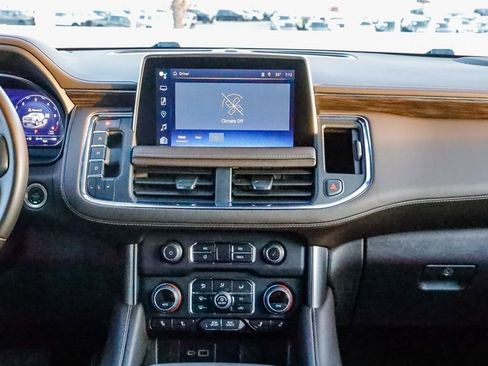 Used 2024 Chevrolet Suburban LT image 13