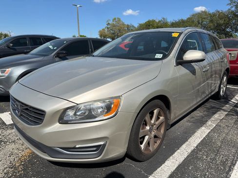 Used 2017 Volvo V60 T5 Premier w/ Climate Package image 8