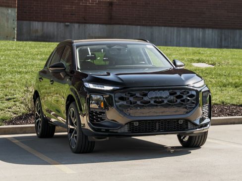 New 2026 Audi Q3 quattro 2.0T AWD/4WD image 2