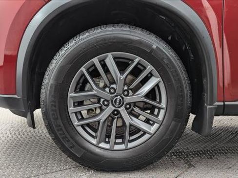 Used 2023 Nissan Rogue S image 29