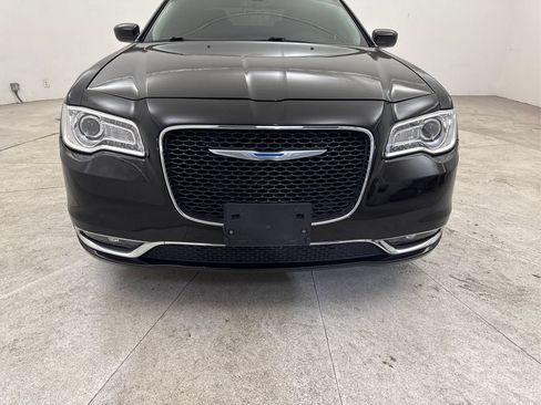 Used 2018 Chrysler 300 Touring w/ Driver Convenience Group RWD image 20