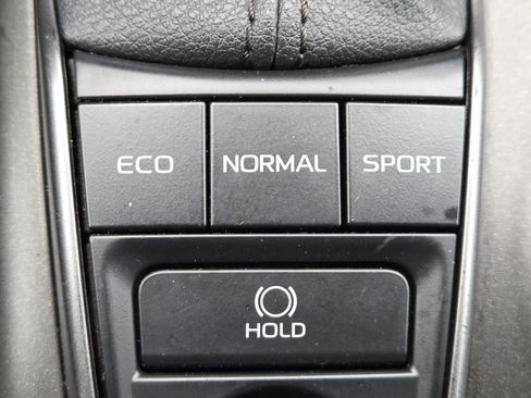 Used 2023 Toyota Camry XSE image 9