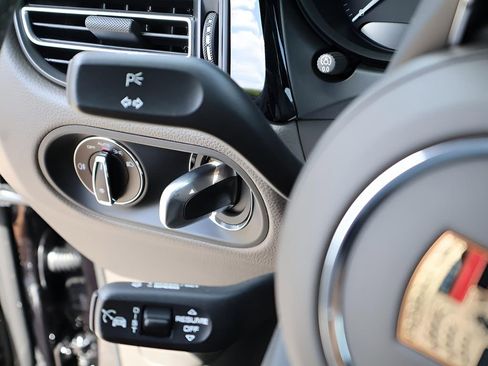 New 2026 Porsche Macan image 32