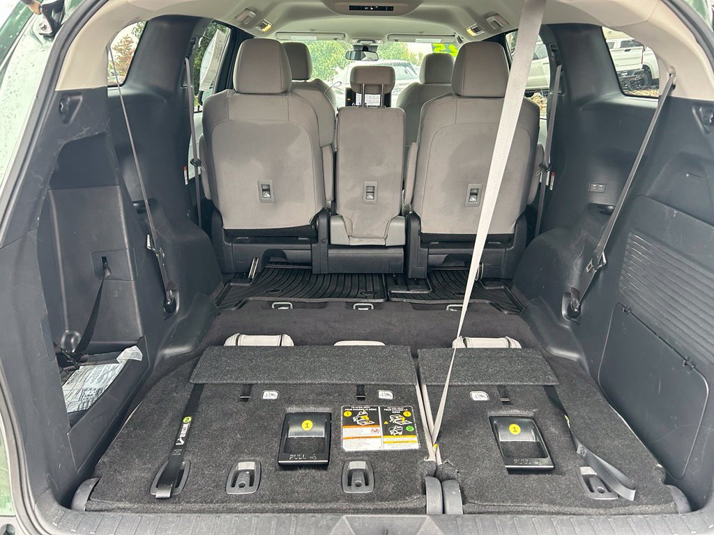 Used 2025 Toyota Sienna LE AWD/4WD image 26