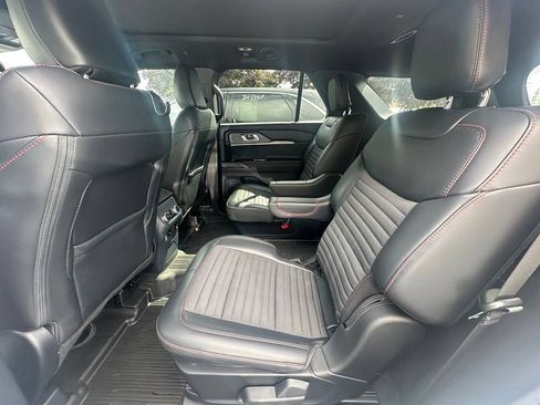 Used 2025 Ford Explorer ST-Line AWD/4WD image 8