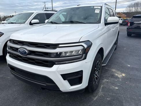 Used 2023 Ford Expedition Max XLT image 8