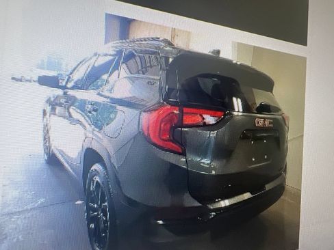 Used 2020 GMC Terrain SLT w/ Preferred Package AWD/4WD image 2