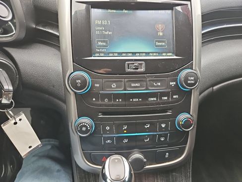 Used 2015 Chevrolet Malibu LT FWD image 18