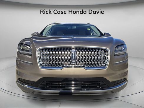 Used 2021 Lincoln Nautilus FWD image 3