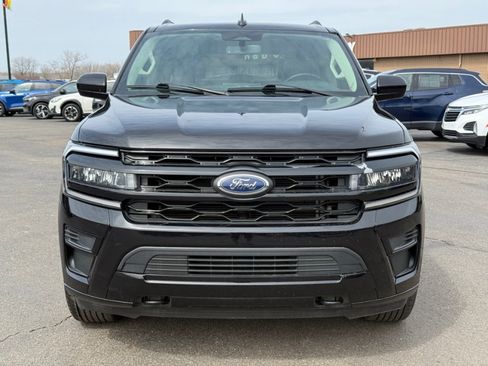 Used 2022 Ford Expedition XLT AWD/4WD image 3