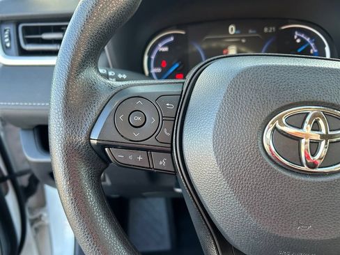 Used 2025 Toyota RAV4 XLE AWD/4WD image 21