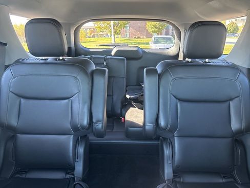 Used 2023 Ford Explorer XLT w/ Equipment Group 202A image 34