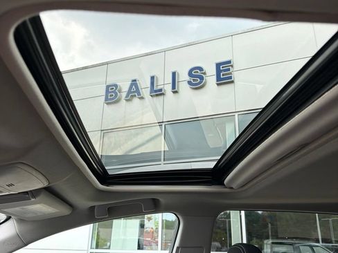 Used 2017 Toyota RAV4 XLE AWD/4WD image 8