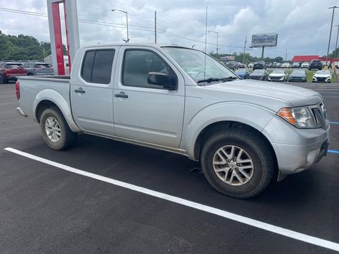 Used 2014 Nissan Frontier SV w/ SV Value Truck Package RWD image 4