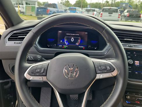 Used 2022 Volkswagen Tiguan SE FWD image 19