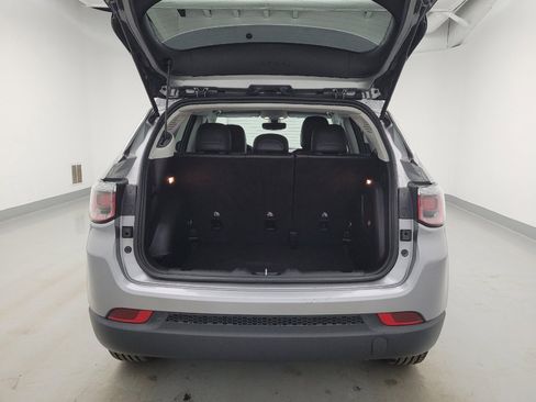 Used 2019 Jeep Compass Latitude w/ Popular Equipment Group FWD image 29