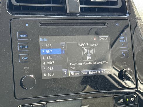 Used 2019 Toyota Prius XLE image 22