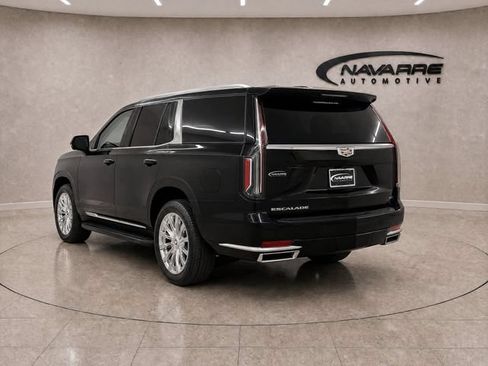 Used 2023 Cadillac Escalade Premium Luxury w/ LPO, Floor Liner Package AWD/4WD image 5