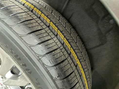 Used 2023 Buick Enclave Avenir image 16