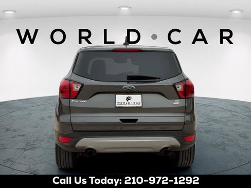 Used 2019 Ford Escape SE image 4