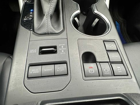 Used 2024 Toyota Highlander LE image 33