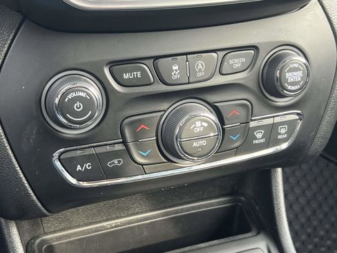 Used 2021 Jeep Cherokee Trailhawk w/ Trailer Tow Group image 13