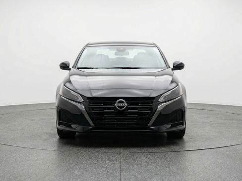 Used 2025 Nissan Altima 2.5 SV image 2