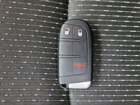 Used 2020 Dodge Journey SE image 32