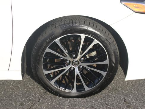 Used 2018 Toyota Camry L image 30