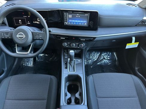 Certified 2025 Nissan Kicks S image 15