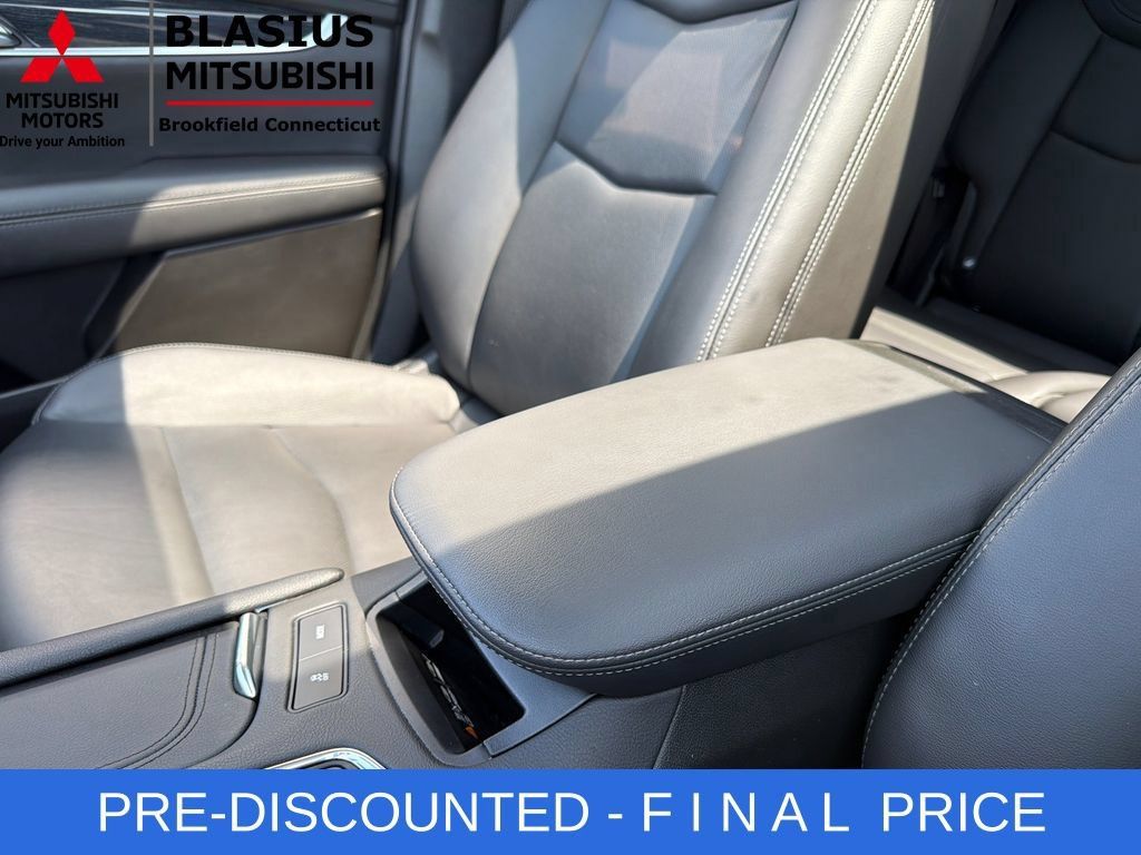 Used 2025 Cadillac XT5 Premium Luxury AWD/4WD image 29