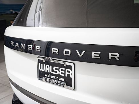 Used 2022 Land Rover Range Rover SE image 9