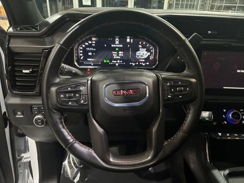 Used 2025 GMC Sierra 2500 AT4 image 17