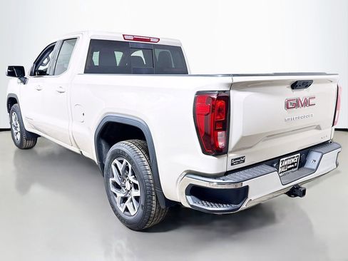 New 2026 GMC Sierra 1500 SLE image 3