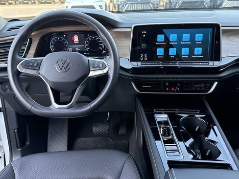 Used 2024 Volkswagen Atlas SE w/ Black Wheel Package AWD/4WD image 9